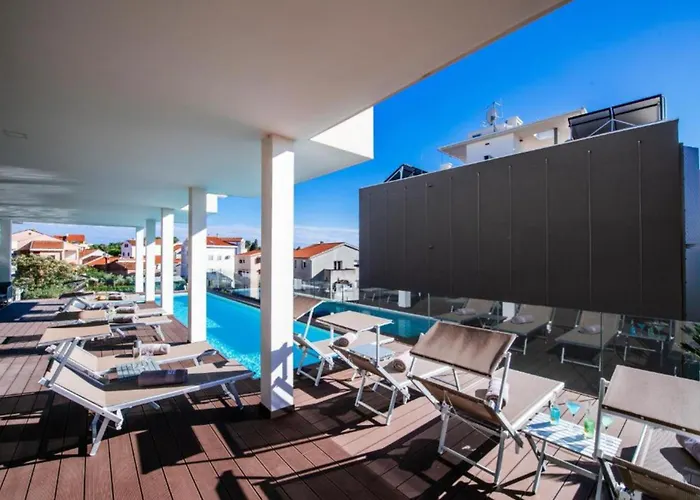 Dedaj - Delux 公寓