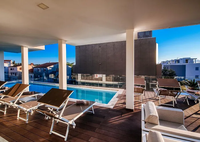 Dedaj - Delux * 扎达尔